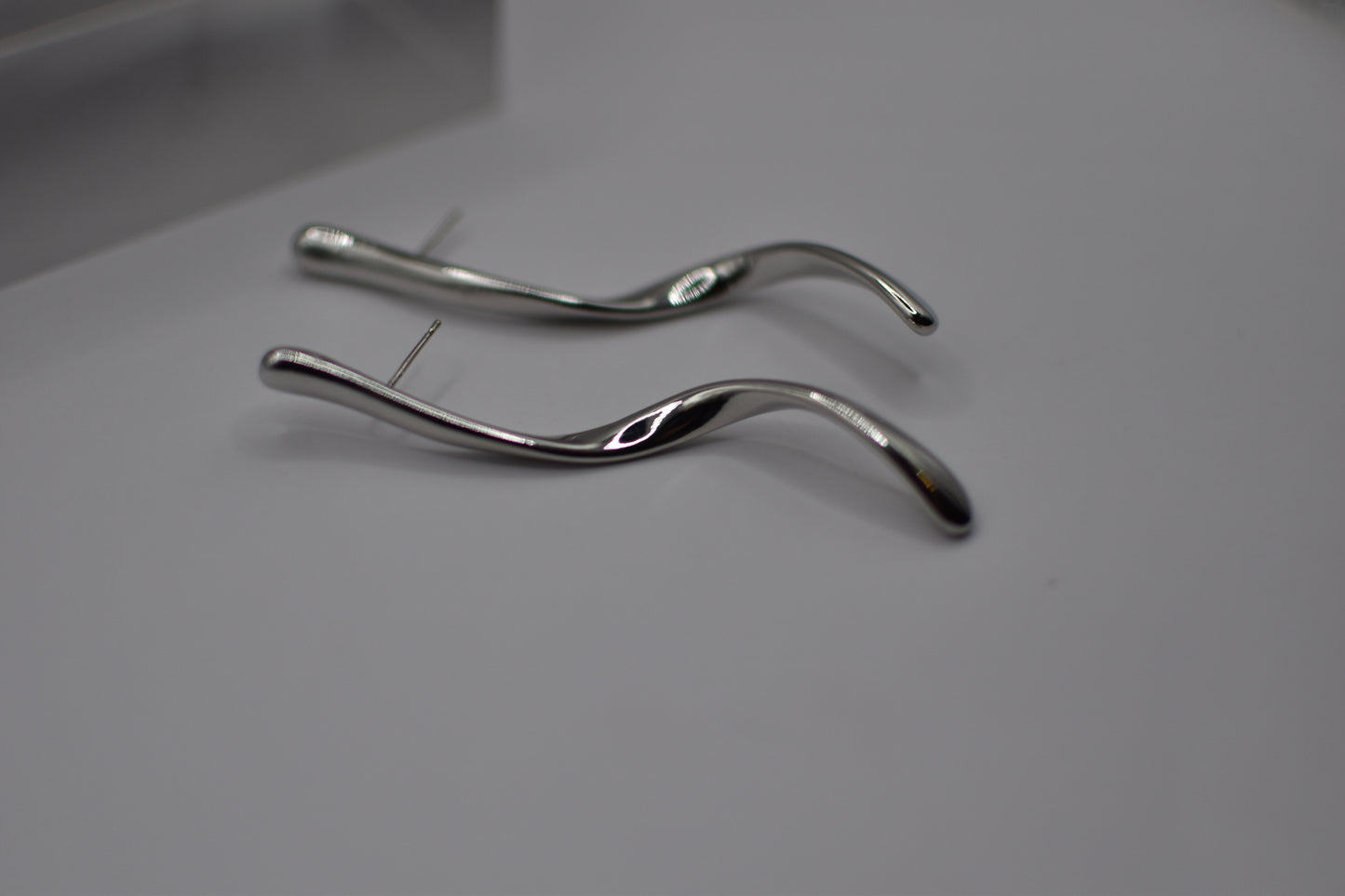 Curved Lines Silver