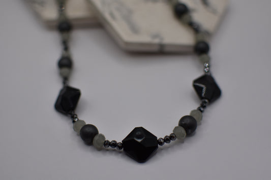 Noiré Necklace