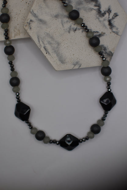 Noiré Necklace