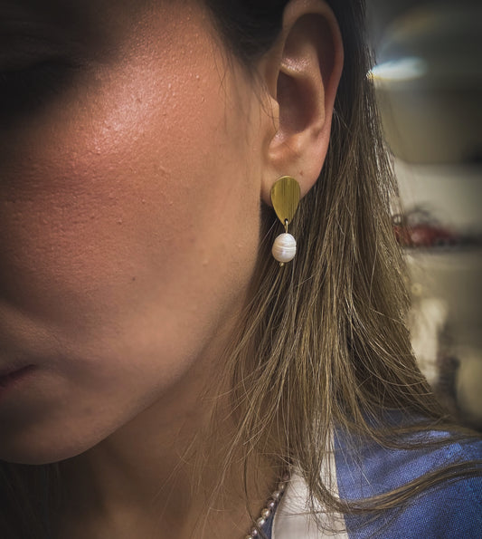 Shell Pearl Earrings