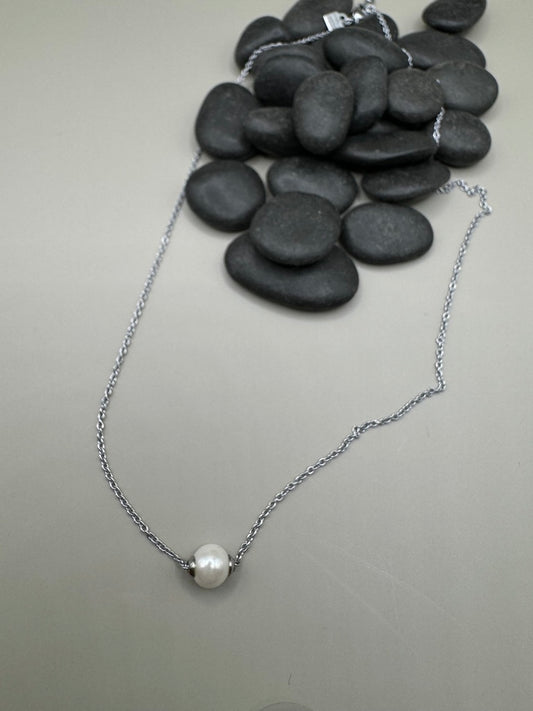 Simple Pearl Necklace